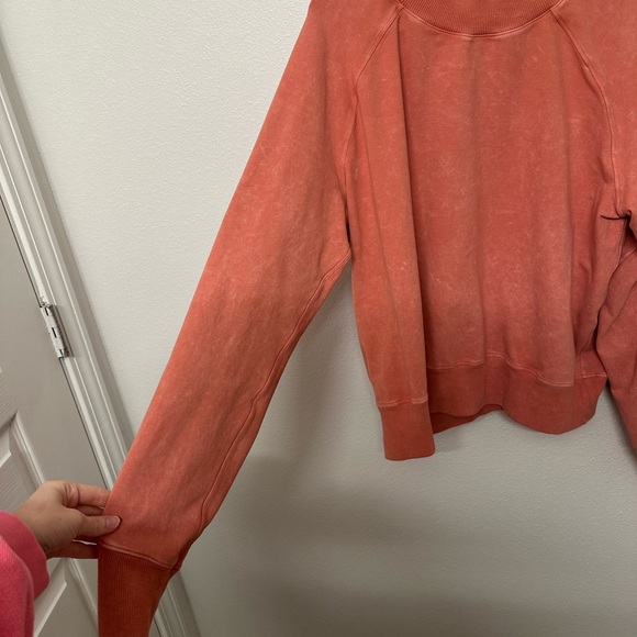 Lululemon crew neck - Picture 2 of 7